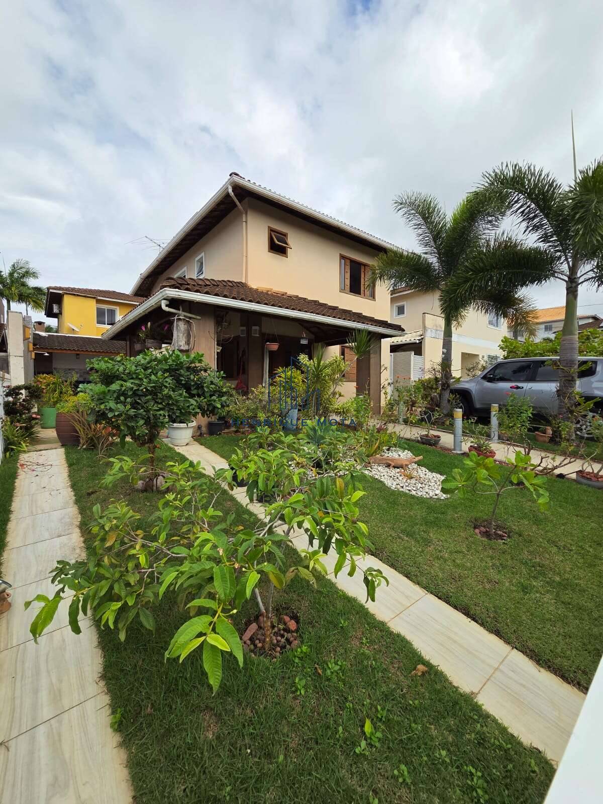  - Casa de condomínio à venda, com 5 quartos, 280m²